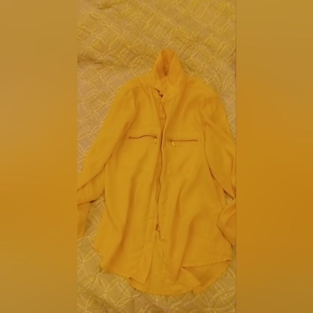 Cute light pink polyester 3/4 zipper shirt